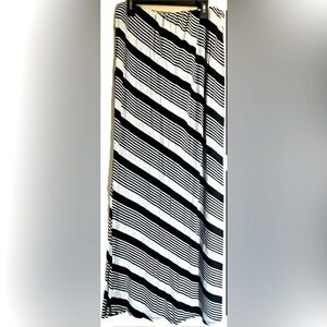 Double click black & white maxi skirt . Women’s size Large